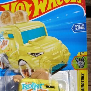 Mattel Hot Wheels Yellow Roller Toaster Vehicle Special Feature